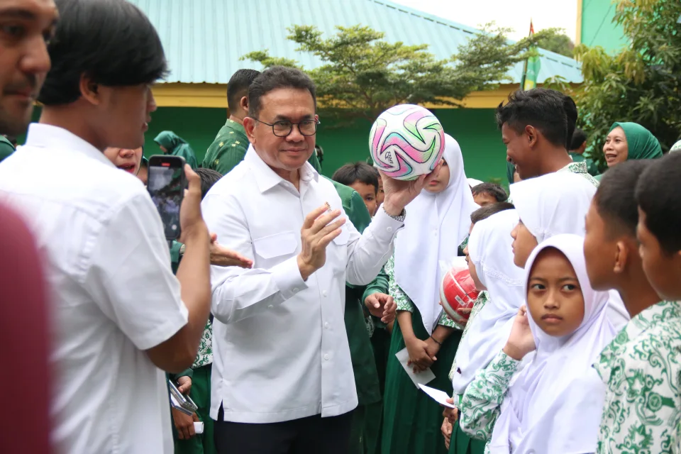 Gambar utama Kunjungan Menteri Perdagangan RI di Yayasan Pendidikan Ibnu Sina Batam dalam Rangka Peninjauan Program Makan Bergizi Gratis di Tengah Perayaan Lomba 17 Agustus